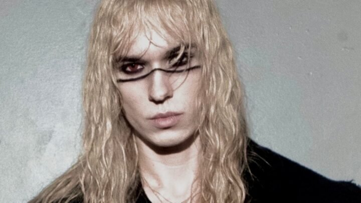 Quem é 2hollis, o “vampiro” de 22 anos que o underground jura que vai dominar 2026
