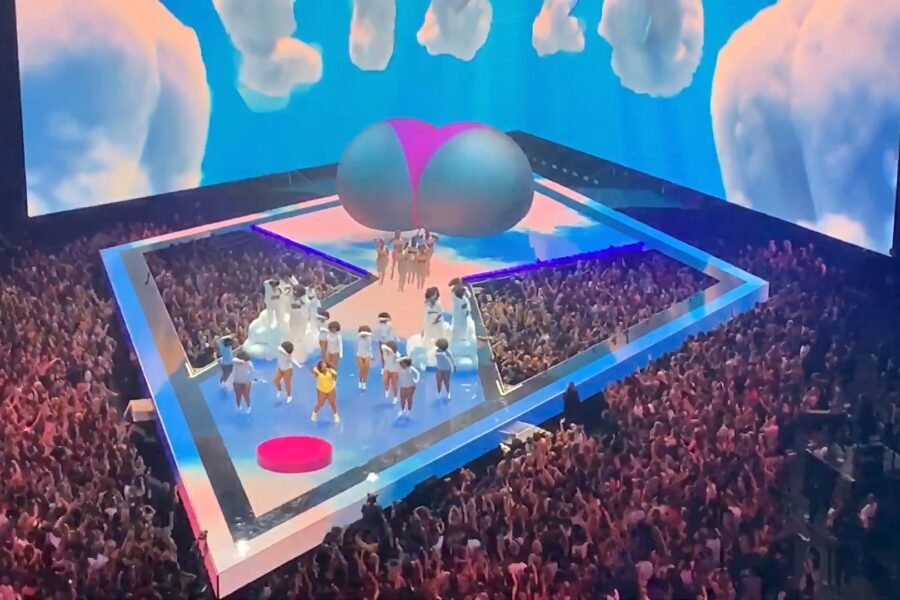Lizzo se apresentando no MTV VMAs 2019