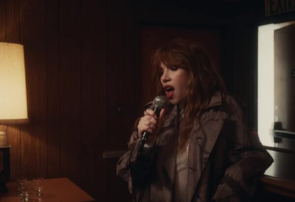 “On Wires”, de Carly Rae Jepsen: o single que abre o álbum duplo com refrão de explodir