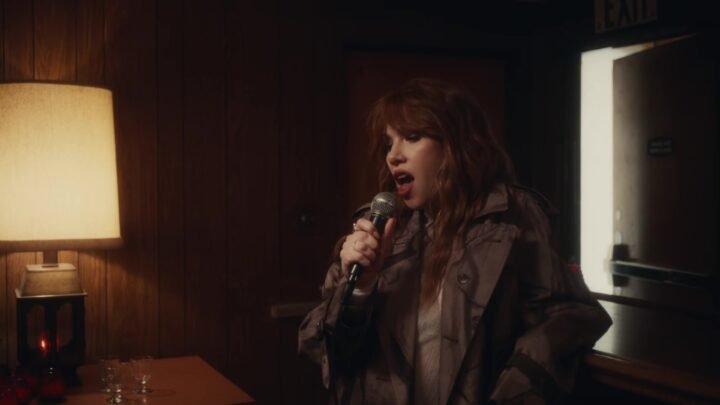 “On Wires”, de Carly Rae Jepsen: o single que abre o álbum duplo com refrão de explodir