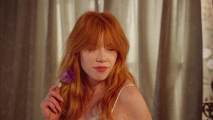 “After All”, de Carly Rae Jepsen: o single soul em que ela troca o synth pela luz da manhã seguinte