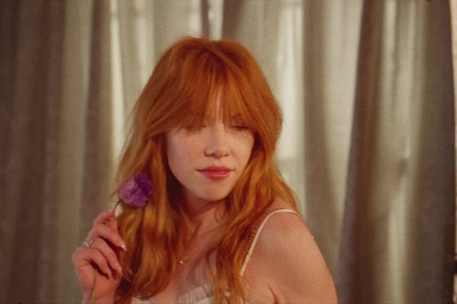 “After All”, de Carly Rae Jepsen: o single soul em que ela troca o synth pela luz da manhã seguinte